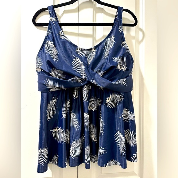 BloomChic Plus Size 2XL U Neck Swim Top us18-20 - Picture 1 of 2